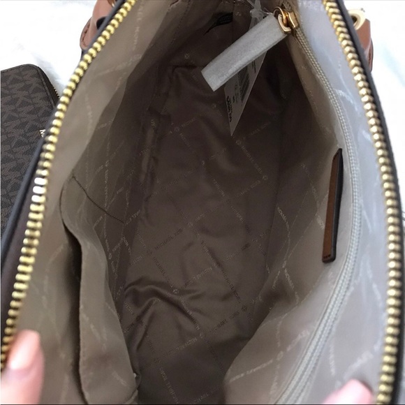 Michael Kors Purse And Wallet - Picture 5 of 11